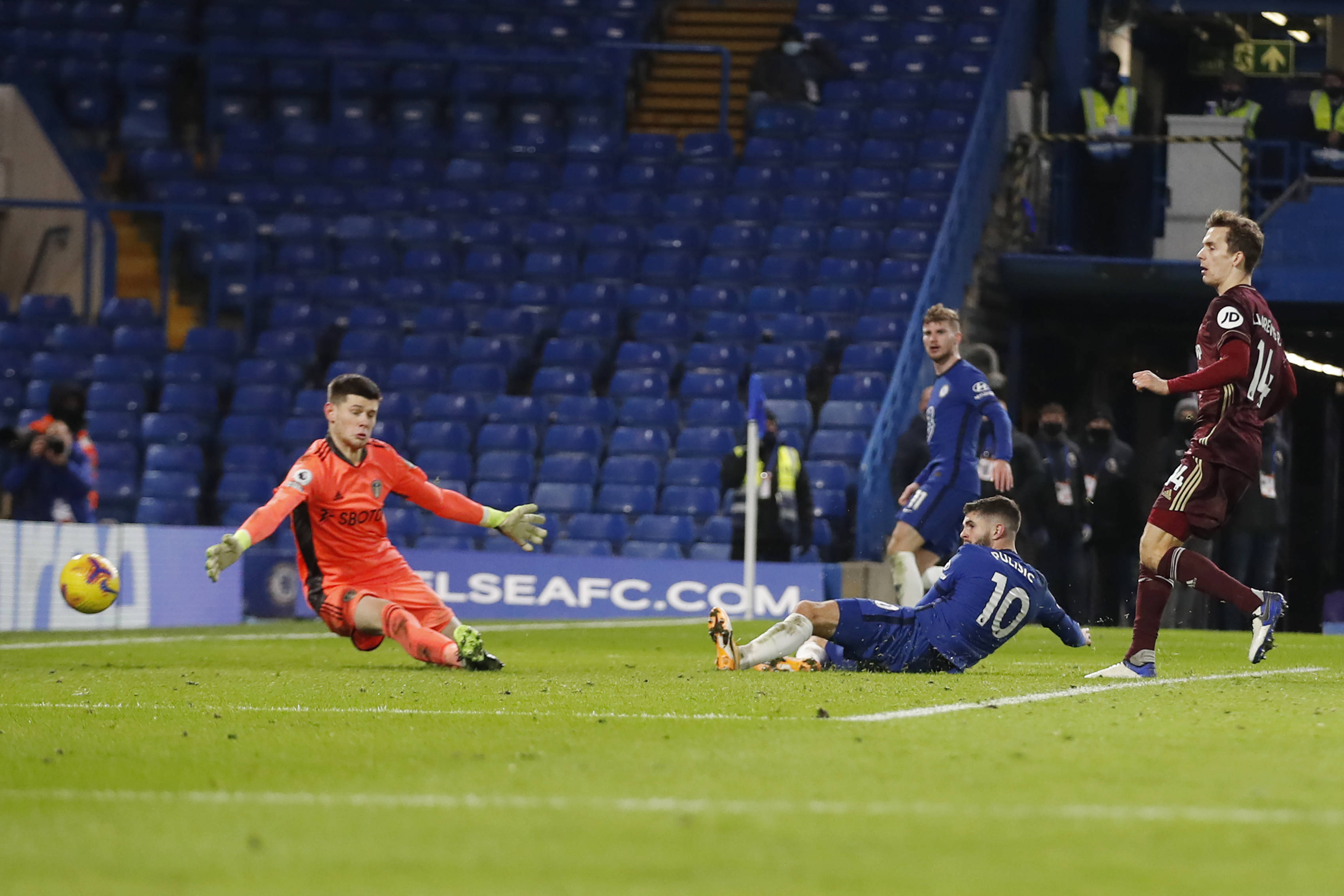 球迷们不禁 球迷们不禁